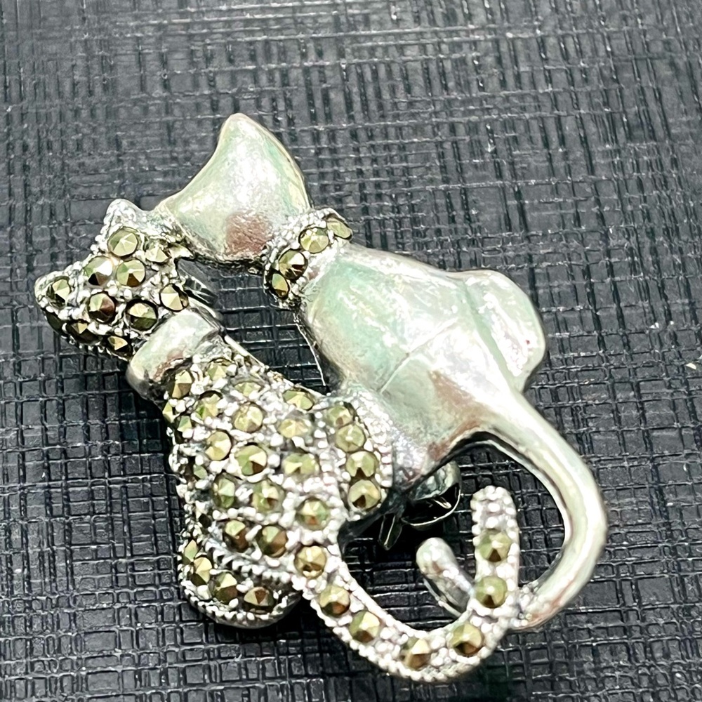 Silver Spinel Cat Brooch - Picture 2 of 4